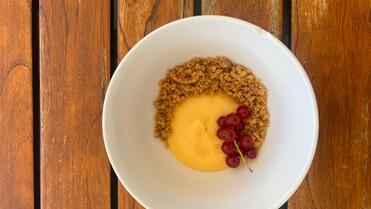 Sommerlich genießen: Leichte Zitronencreme als Rezept des Monats im August