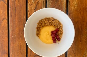 Sommerlich genießen: Leichte Zitronencreme als Rezept des Monats im August